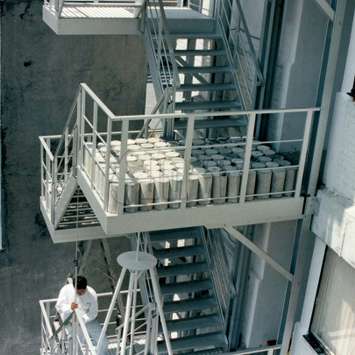 High load resistance of lightweight JOMY stairs JOMY stairs are light but able to withstand a load of 102 lb/ft2 or 500 kg/m².